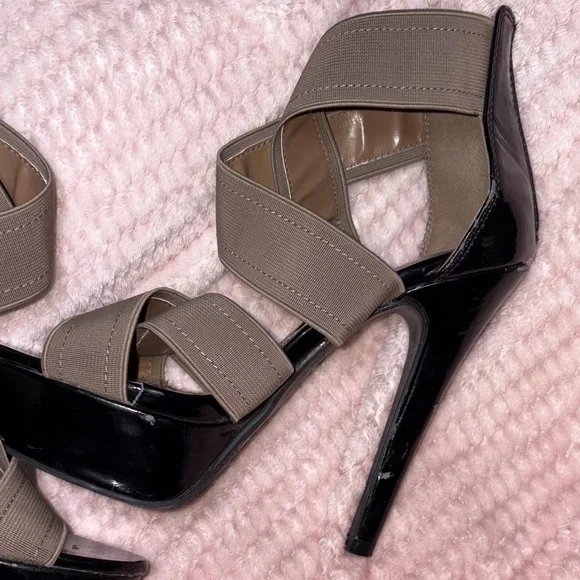 Stylish Black and Tan Women's Heels - Picture 8 of 9